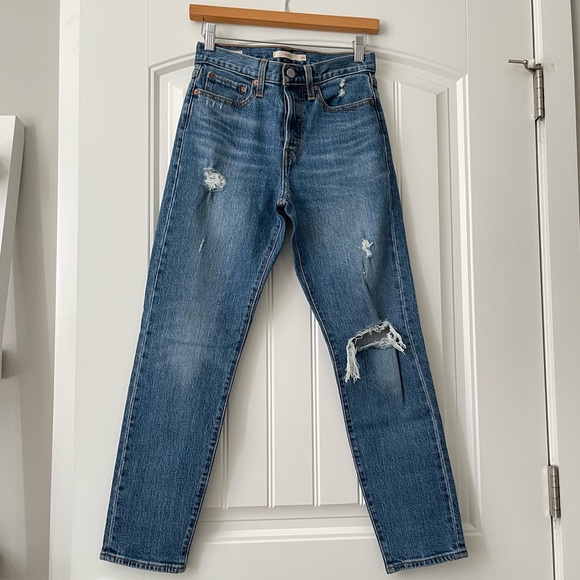 Levi Wedgie Jeans - Picture 1 of 4